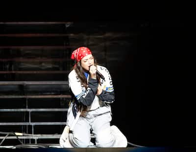 Shania Twain on fire, fit and entertaining