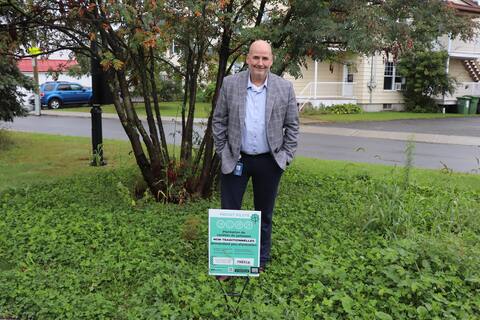The city of Drummondville hopes to make permanent a pilot project it launched last June to find alternatives to traditional grass, saying it found the initiative well-received by the population. In this photo taken on Sept. 26, 2022: The city of Drummondville hopes to include all of them in its pilot project on Saint-Joseph Boulevard next year because they require a lot of maintenance time in addition to blocking traffic. This experimental site on this main artery has been on a voluntary mowing stop since last June (2022). Caroline LePage / QMI Agency