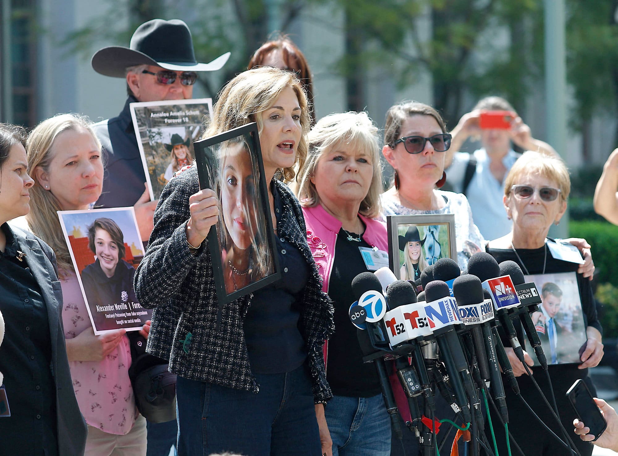 &laquo;C&rsquo;est s&ucirc;r qu&rsquo;on va avoir des effets ici&raquo;: des experts se r&eacute;jouissent du verdict aux &Eacute;tats-Unis qui condamne YouTube et Instagram &agrave; payer 3 M$ &agrave; une plaignante