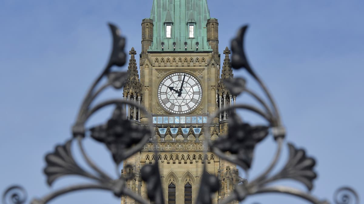 Économiser sans couper dans la fonction publique, le défi «compliqué» d’Ottawa