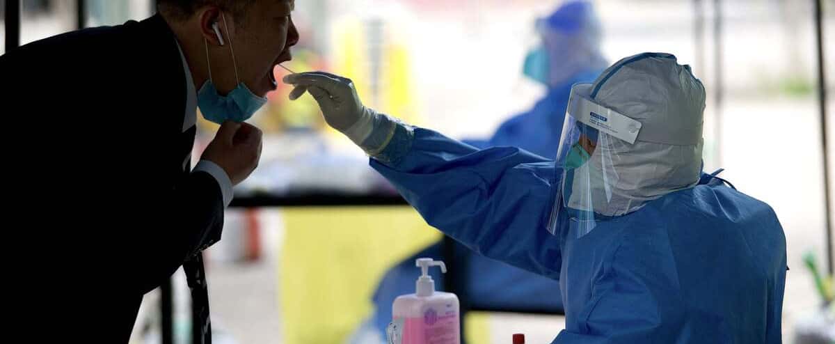 Être atteint de COVID-19 sévère équivaudrait à vieillir de 20 ans