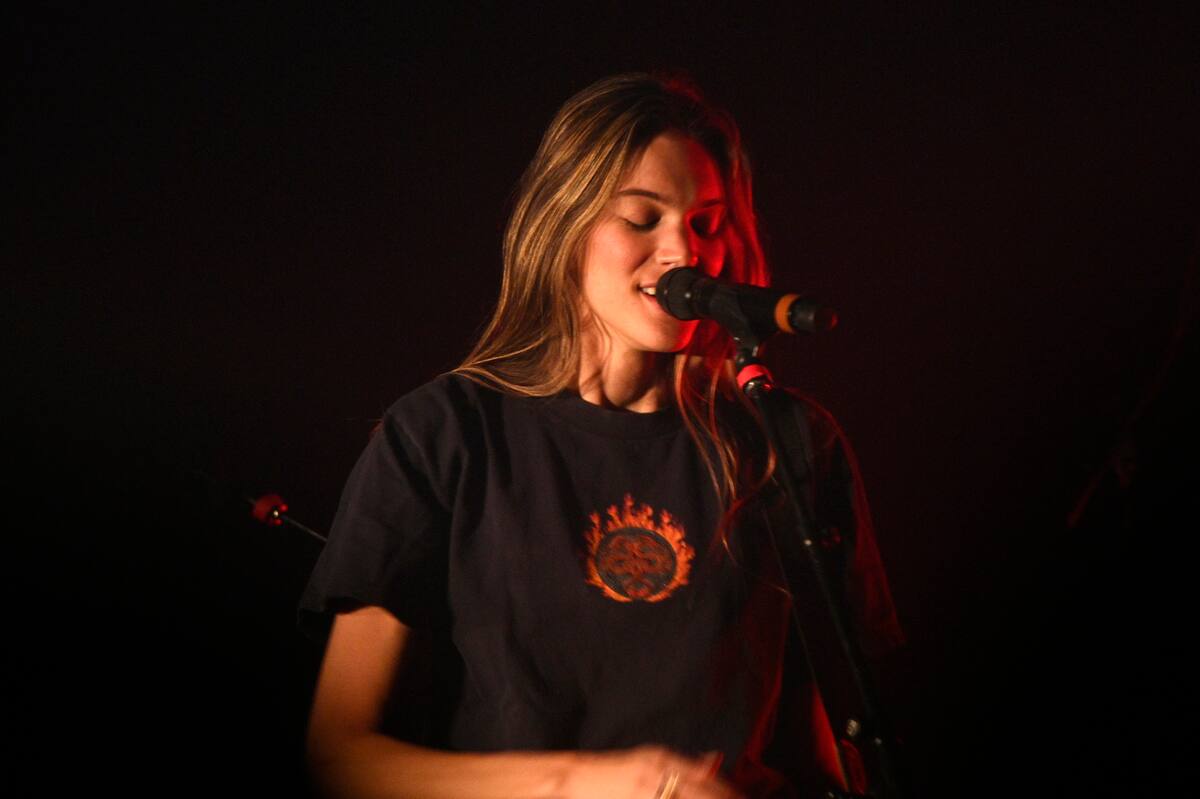 Charlotte Cardin &eacute;lectrisante pour son premier spectacle au MTelus