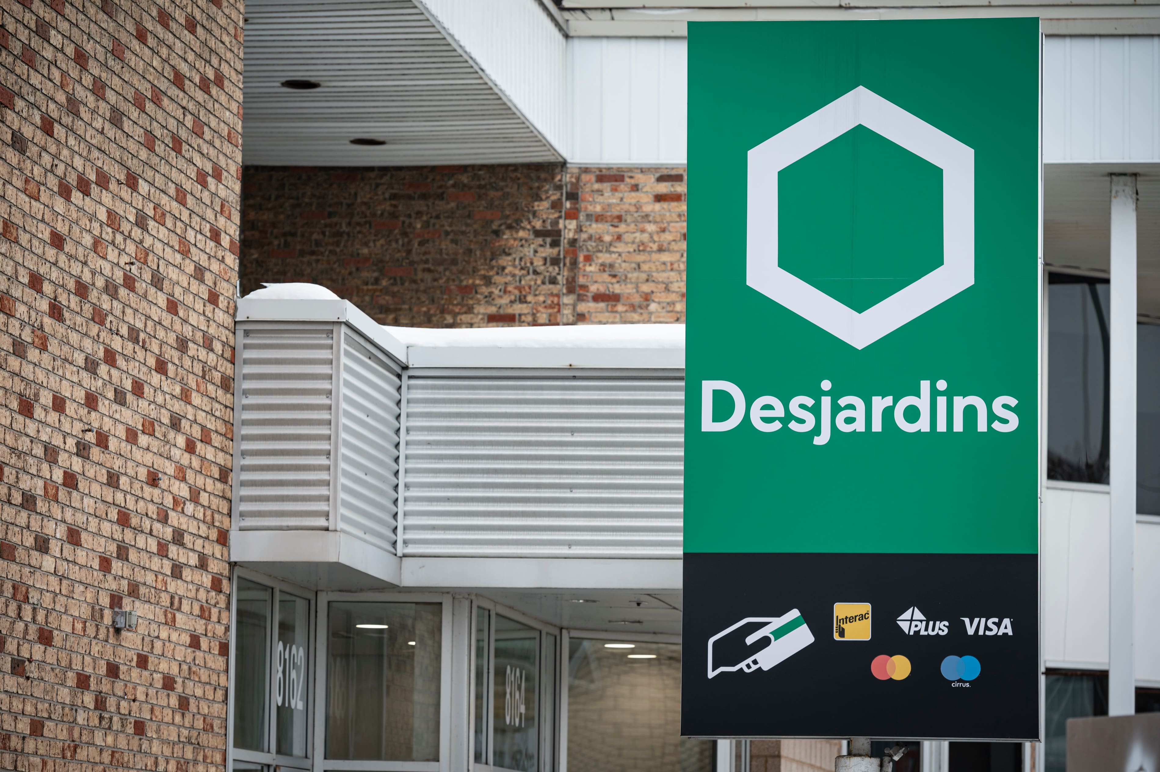 Une Montréalaise victime de fraude blâme sa caisse.