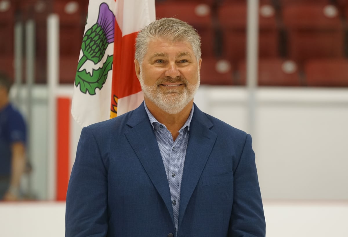 «Potentiel illimité» : Raymond Bourque croit que ce défenseur tente d ...