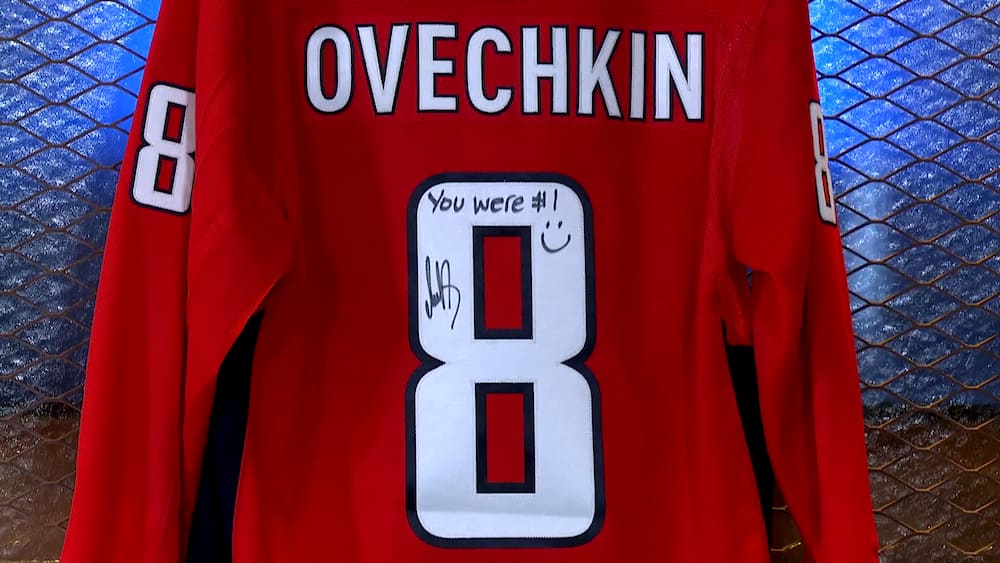 Ovechkin a fait un cadeau bien spécial à Pascal Leclaire
