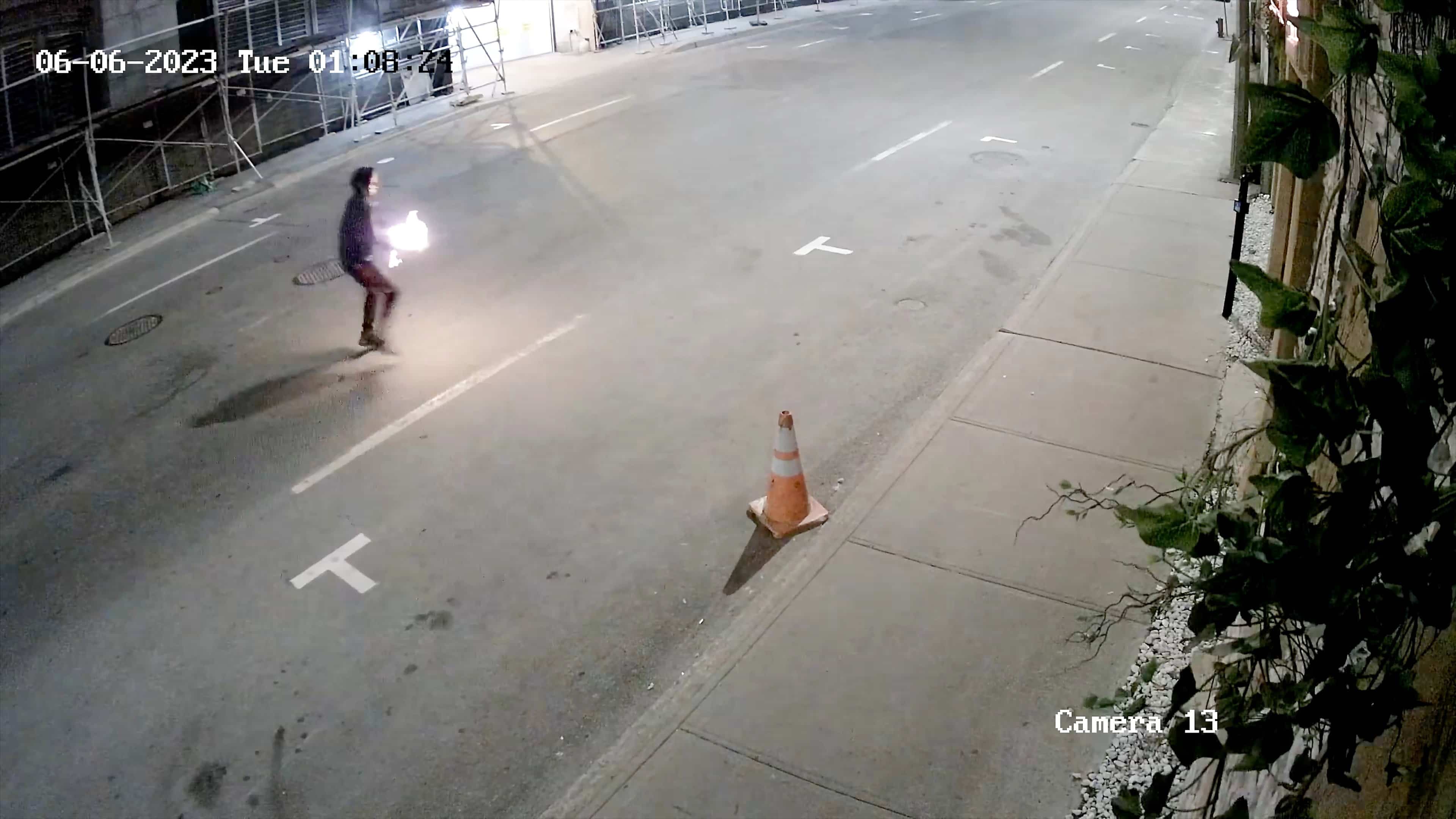 [VIDÉO] Resto-bar ravagé à Montréal: un incendiaire trahi par ses vêtements abandonnés dans le tunnel Ville-Marie