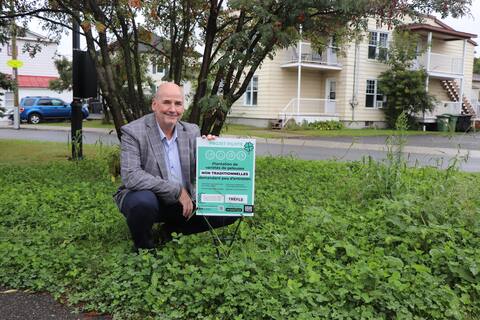 The city of Drummondville hopes to make permanent a pilot project it launched last June to find alternatives to traditional grass, saying it found the initiative well-received by the population. In this photo taken on Sept. 26, 2022: The city of Drummondville hopes to include all of them in its pilot project on Saint-Joseph Boulevard next year because they require a lot of maintenance time in addition to blocking traffic. This experimental site on this main artery has been on a voluntary mowing stop since last June (2022). Caroline LePage / QMI Agency