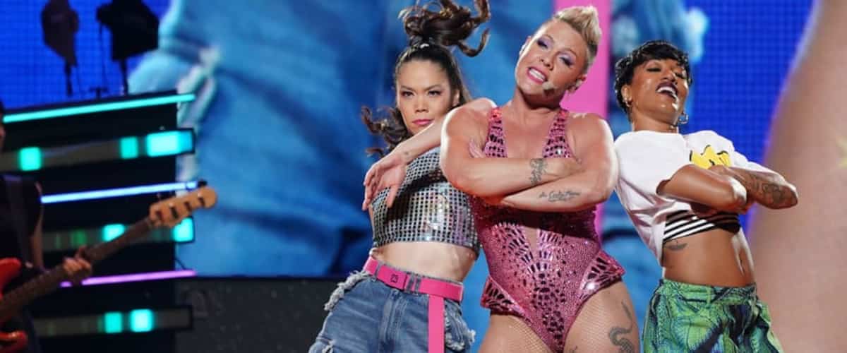 Pink en met plein la vue et les oreilles à 16 000 fans réunis au Centre Bell pour sa tournée «Trustfall»