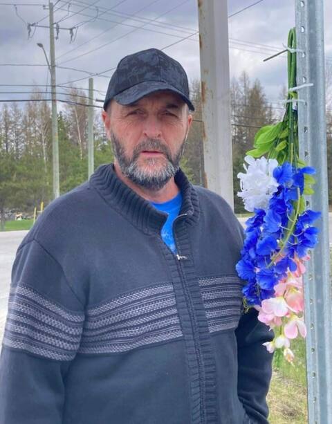 Stéphane Gagnon launched a petition for modifications to the configuration of boulevard Martel, in Saint-Honoré. It is seen here near the crash site, where flowers were laid.