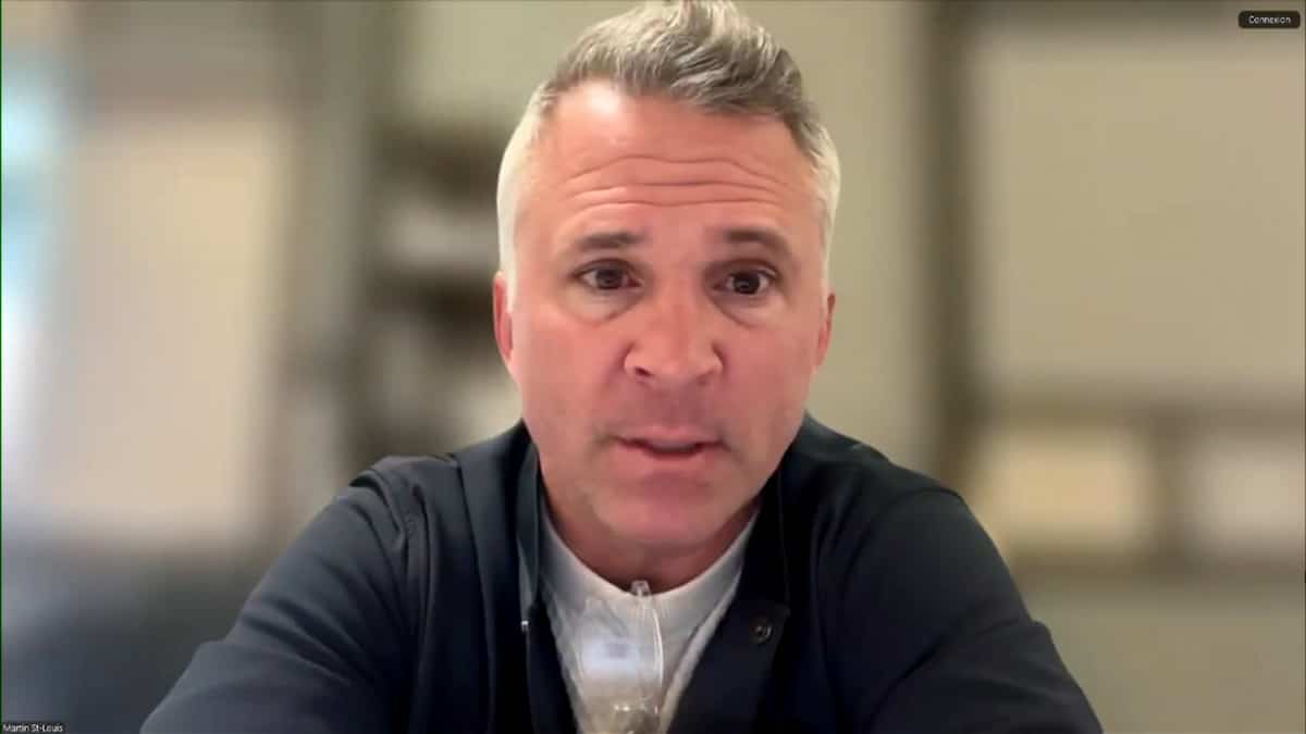 «C'est un jeu»: Martin St-Louis défend Kirby Dach