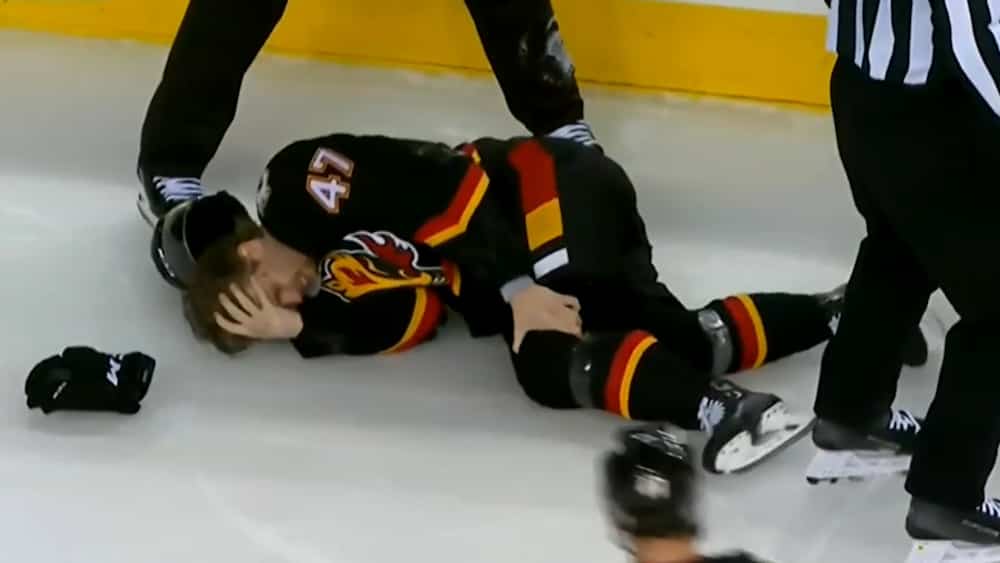 Une scène «difficile à regarder» durant le match des Flames