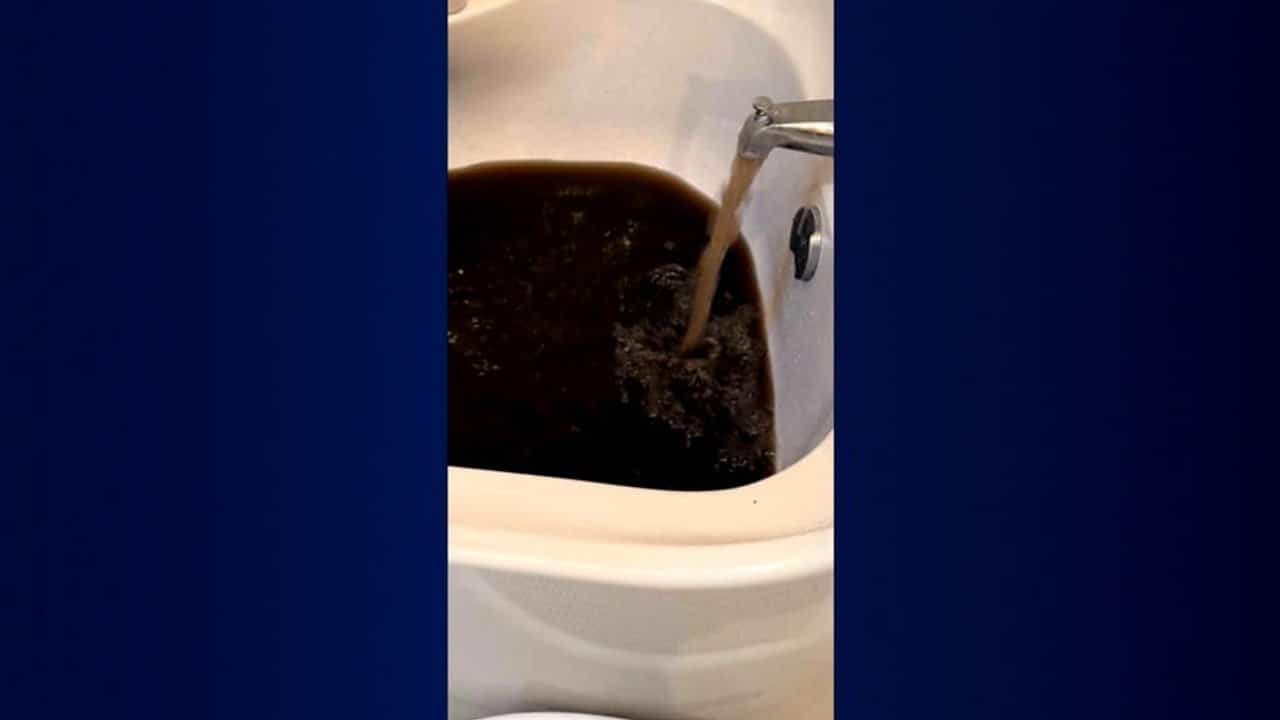 Eau brune à La Baie : des citoyens inquiets