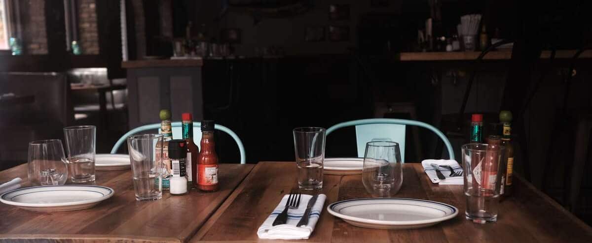 Majority of Canadians in favor of closing non-essential businesses 1