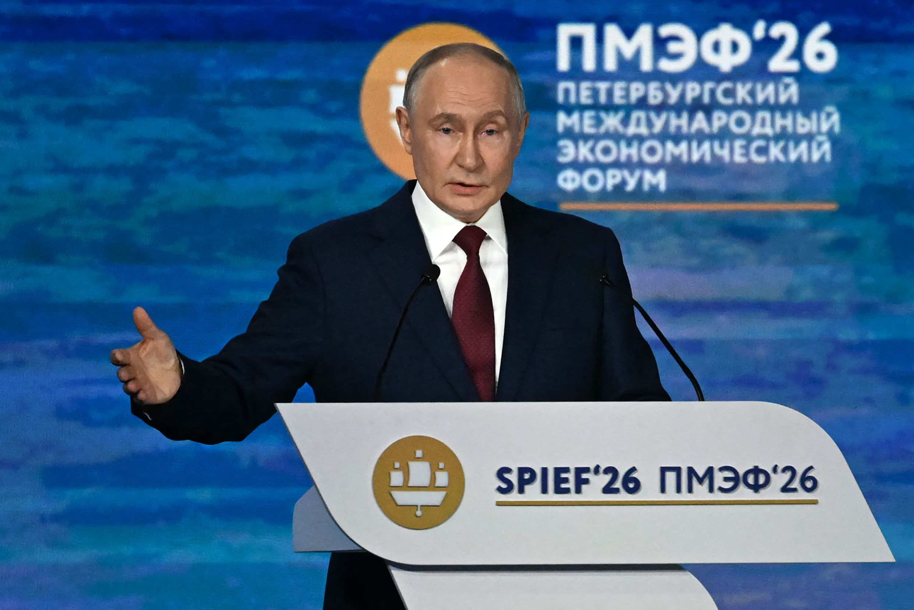 «Ils voient du désordre»: des drones ukrainiens sèment l’embarras au grand forum économique de Poutine