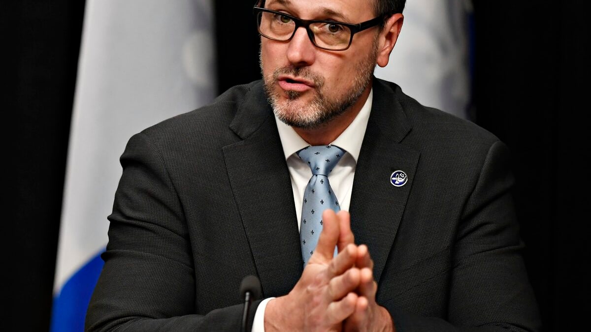 Laïcité renforcée: Roberge veut interdire les signes religieux aussi aux intervenants de la DPJ