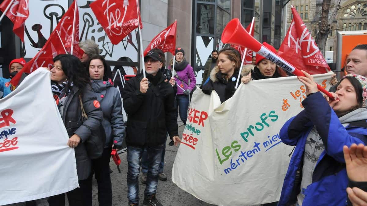 La Fédération autonome de l’enseignement paraphe l’entente avec Québec