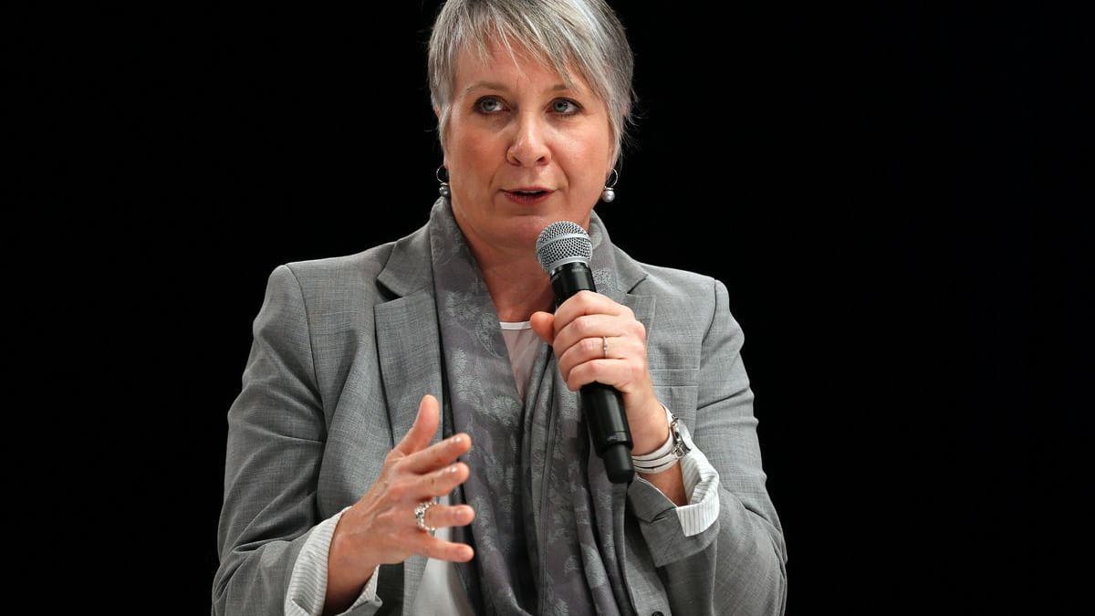 Federal Minister of Health pictured without a mask 1