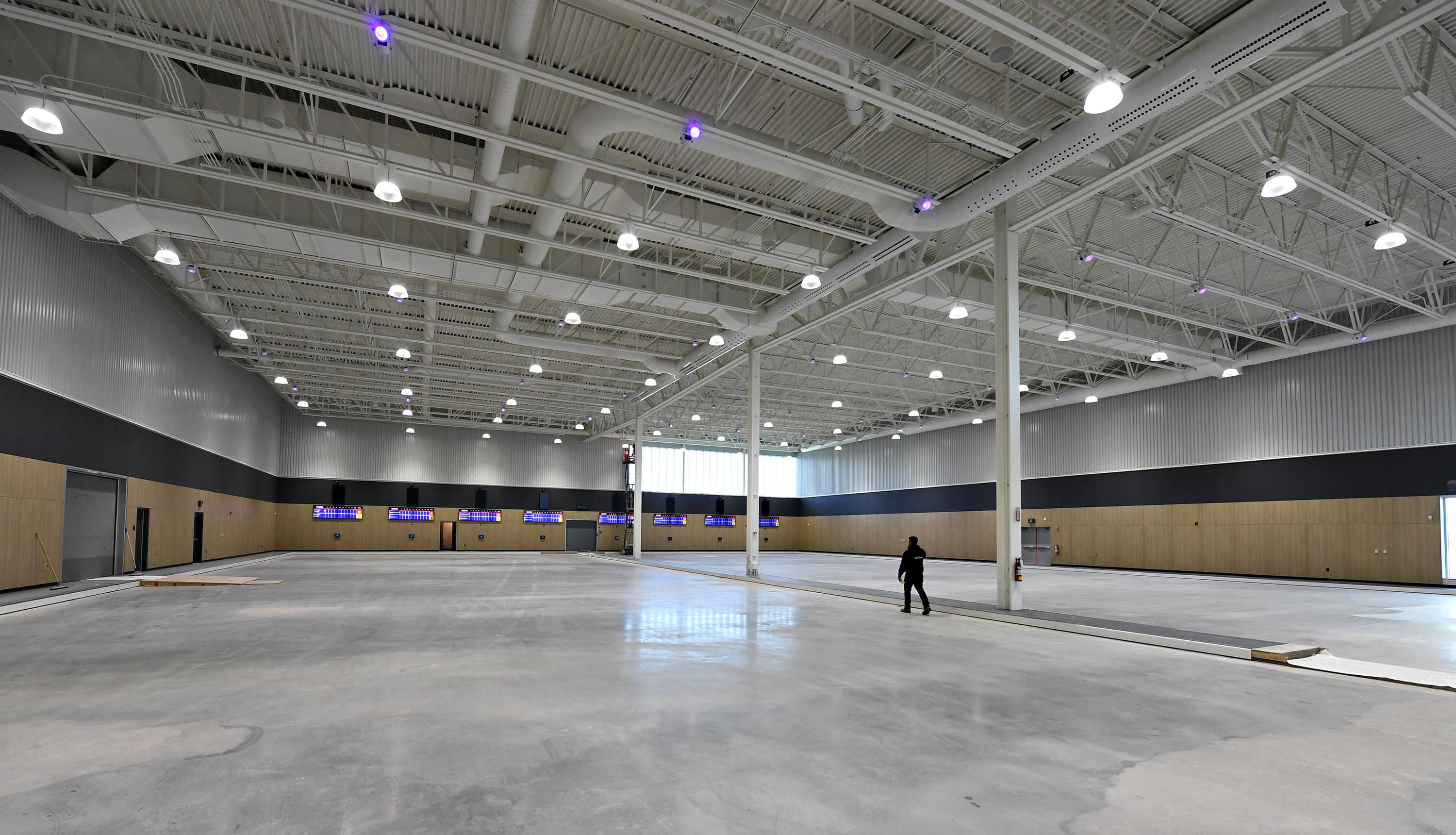 Le tout nouveau Centre de curling Ellipse Assurances prend forme tranquillement.
