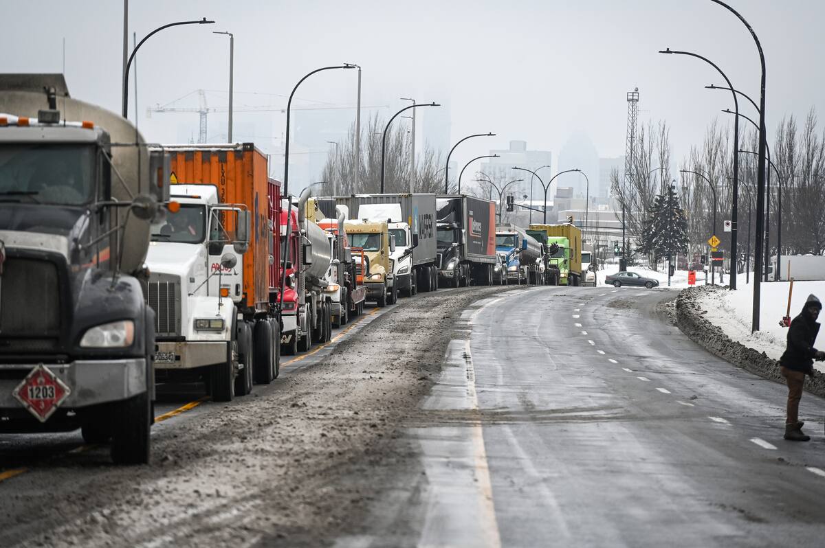 [PHOTOS] Grave accident de la route sur la rue NotreDame JDM