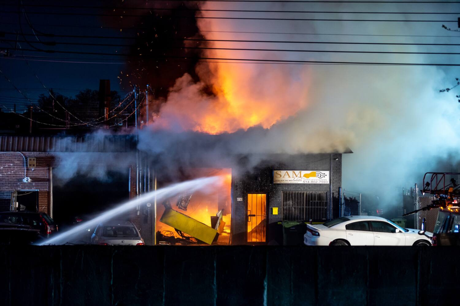The Ravage Quebec Building Montréal-Nord: un incendie ravage un garage de mécanique | JDM