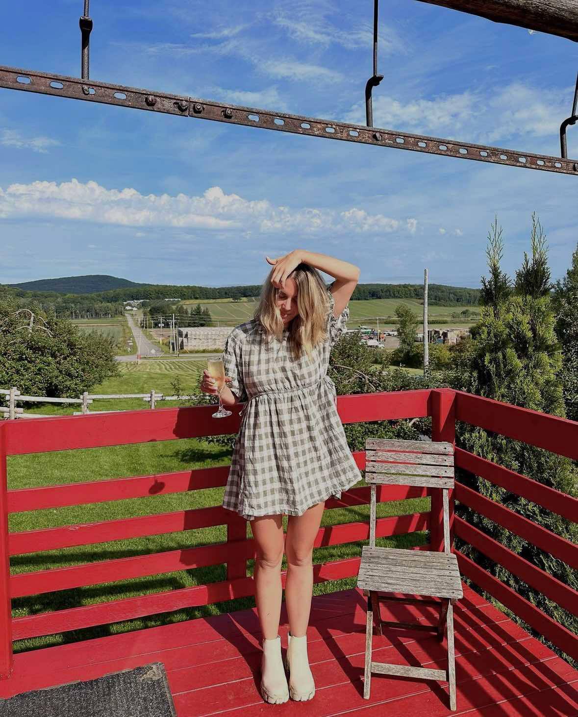 Elle s'ouvre sur sa situation déchirante