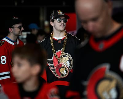 Jason Tremblay A Vécu dēls LOT D'EMOTIONS AU MORME DE RENCONTRER SES Joueurs Préférés des Sénateurs.