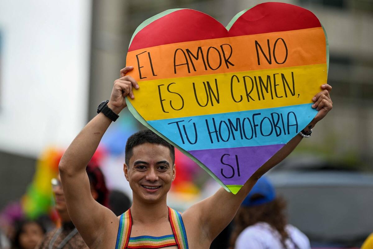 Marche des fiert&eacute;s LGBT+: plus de 100 000 participants &agrave; Mexico