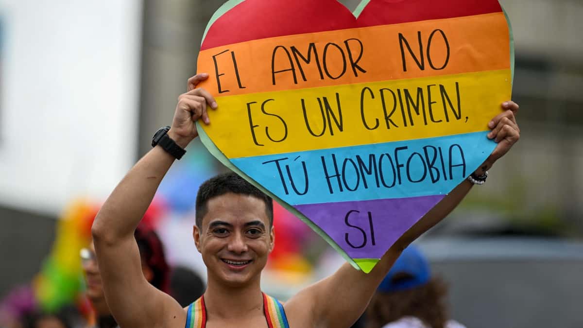 Marche des fiertés LGBT+: plus de 100 000 participants à Mexico