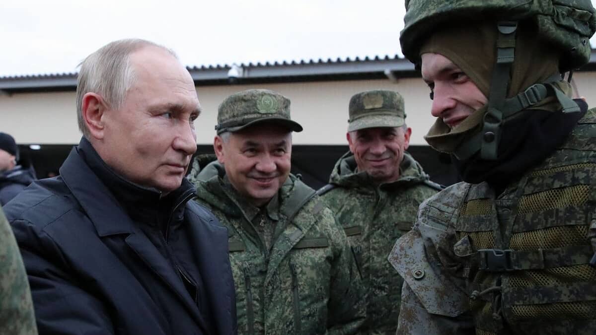 Putin visited a military training center Putin visited a military training center