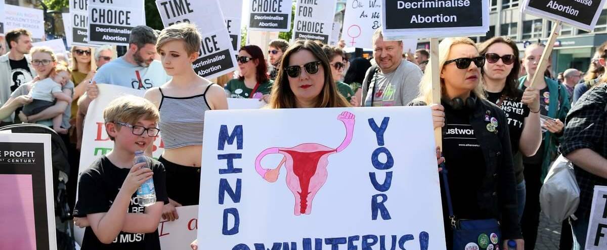 Un juge fédéral bloque temporairement une loi interdisant la majorité des avortements au Texas