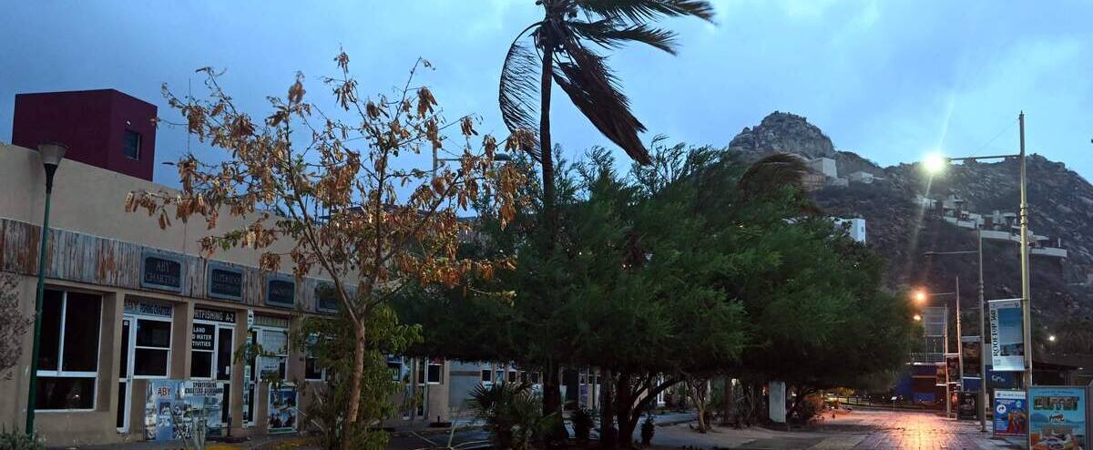 L'ouragan Hilary fait au moins un mort en Basse-Californie au Mexique, en route vers les États-Unis