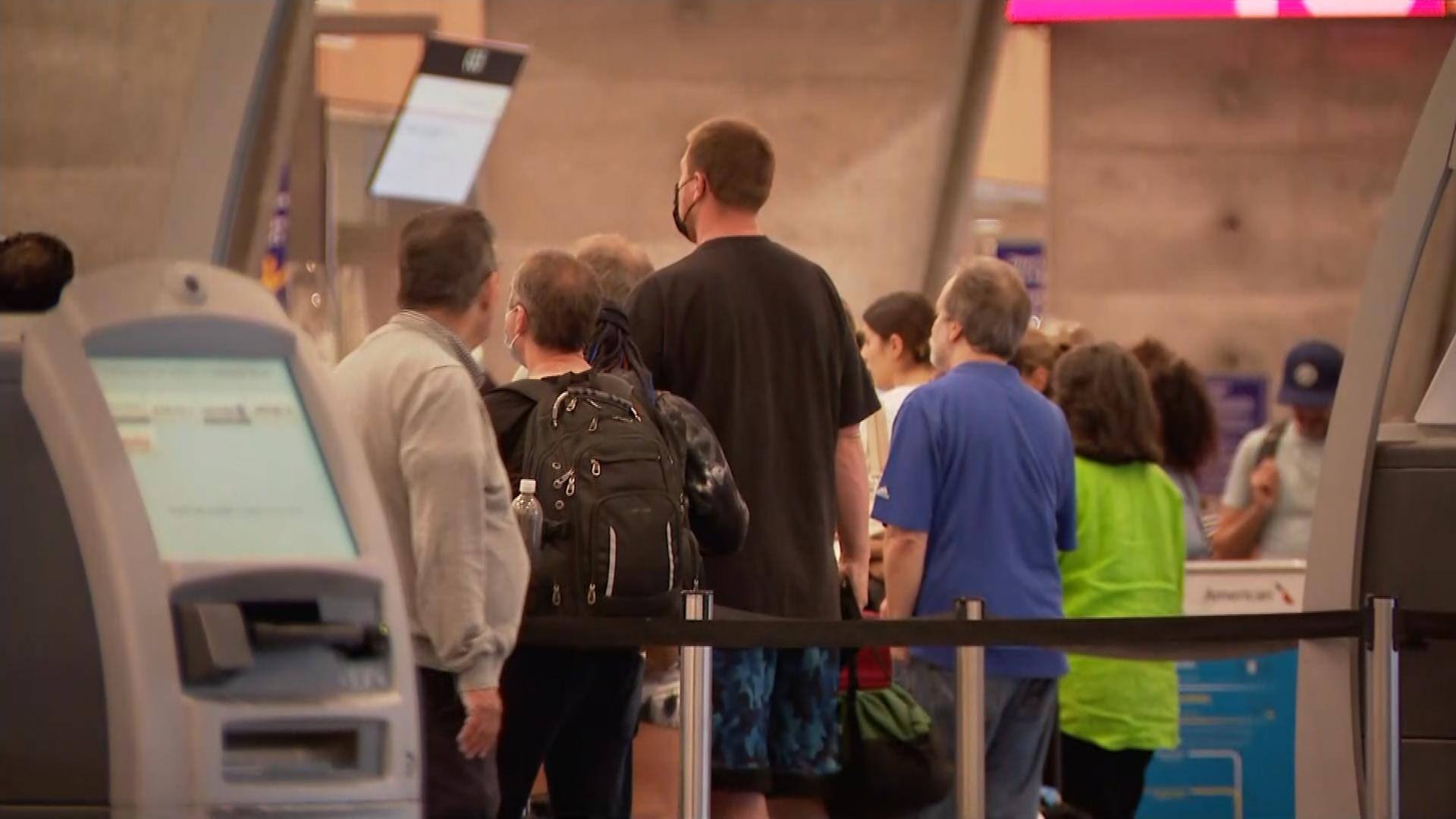 Retards dans les aéroports: une «honte nationale» selon 70% des Canadiens