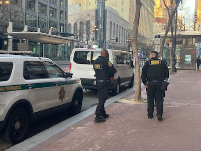 Na prática em cada rua, é difícil não passar pelos agentes da cidade ou por outros jogadores das forças da ordem.
