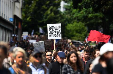 Fransa'da sağlık pasaportu karşıtları 4 haftadır üst üste protesto gösterileri düzenliyor.