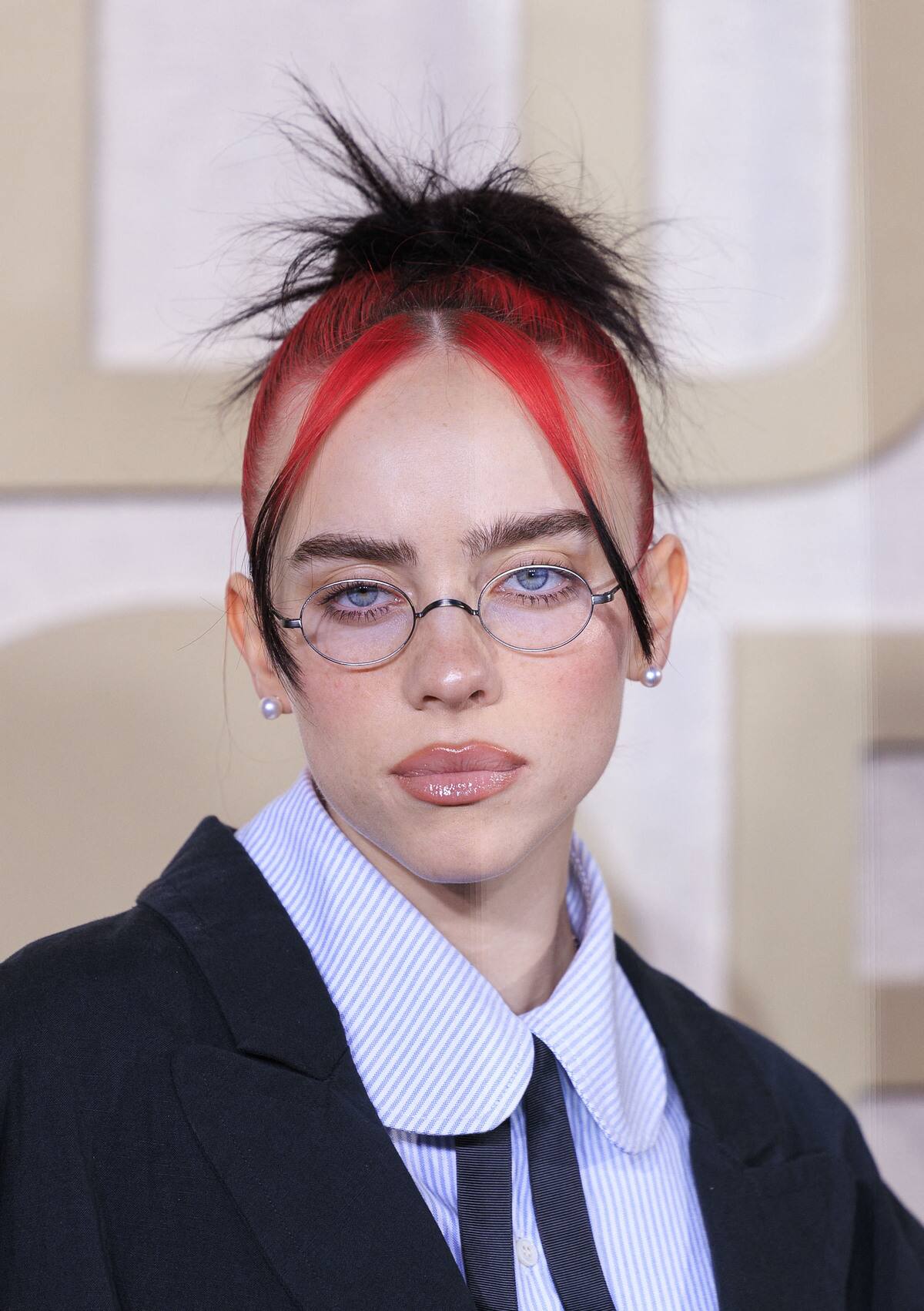 Billie Eilish ose un look «oversized» éclaté