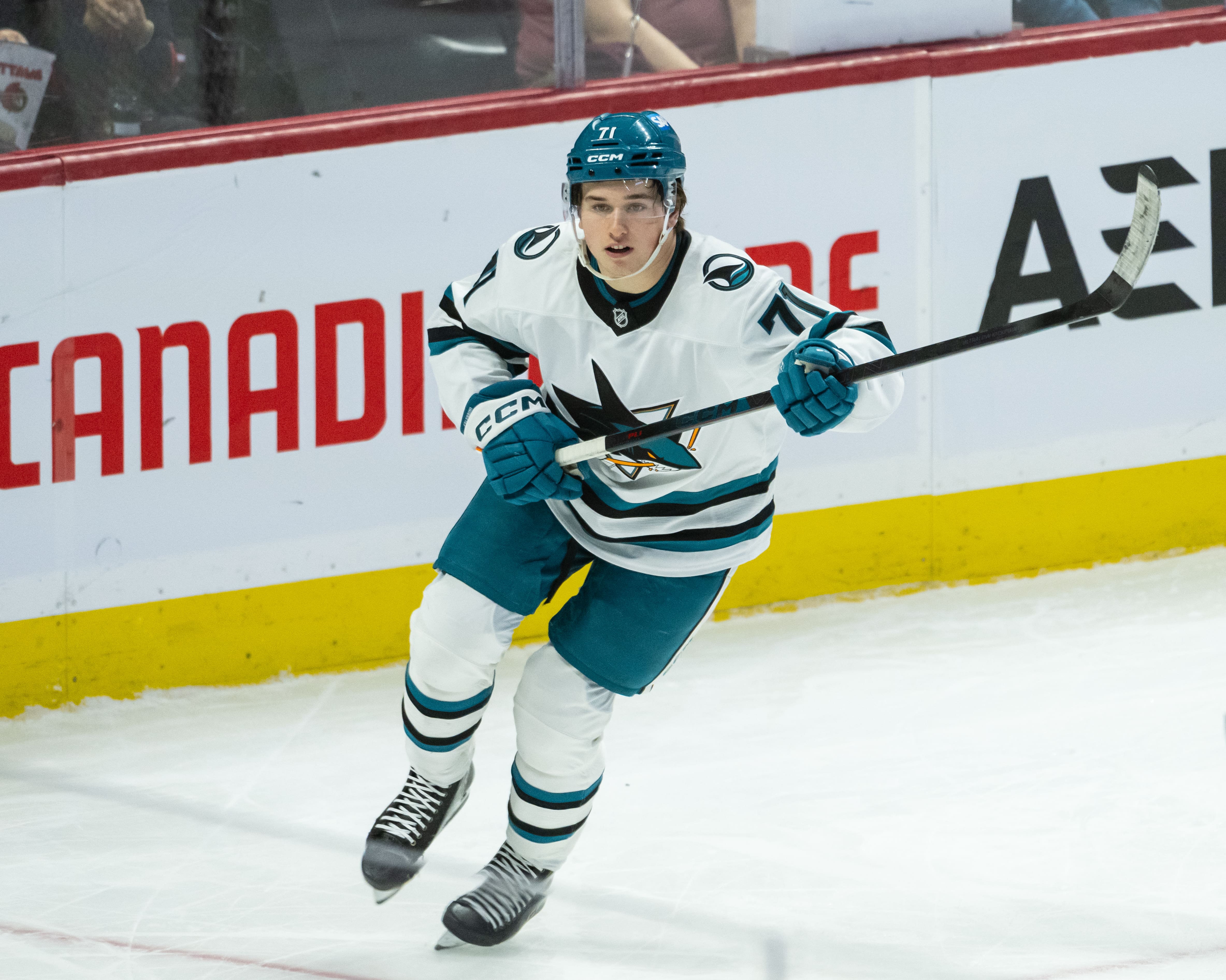 Il refuse une pénalité contre lui : la grande classe de Macklin Celebrini