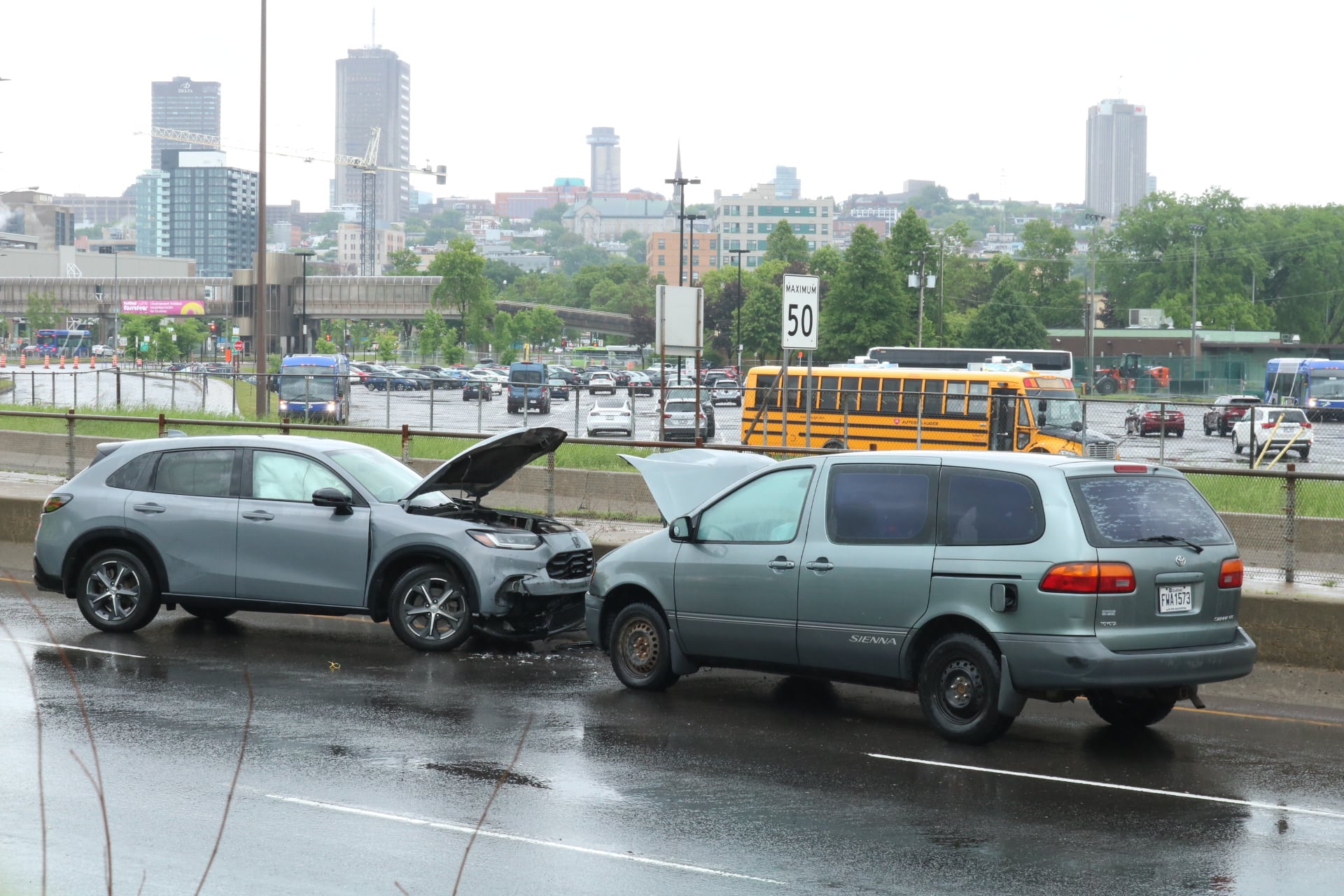 En sens inverse sur l'autoroute Laurentienne à Québec