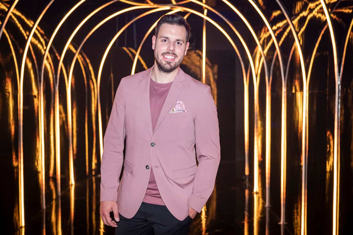 Six mois apr&egrave;s avoir annul&eacute; sa tourn&eacute;e: l&rsquo;humoriste Sam Breton donne des nouvelles de sa sant&eacute;