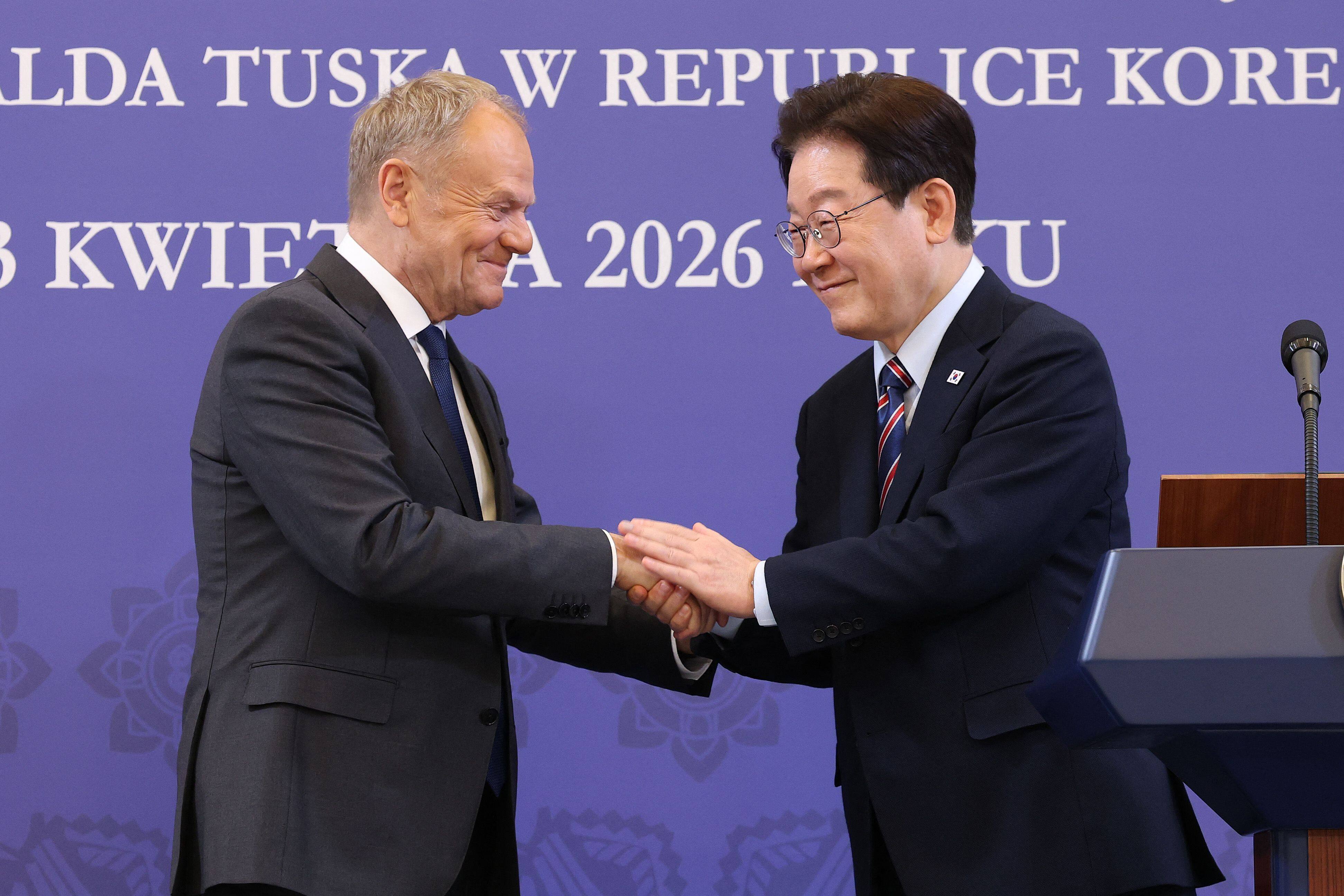 Séoul et Varsovie saluent leur partenariat de défense lors d'une visite de Donald Tusk