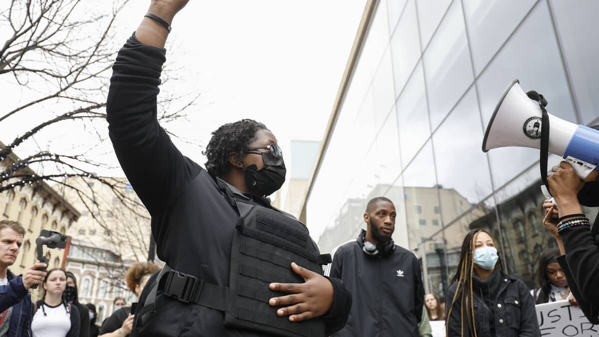 Manifestation dans le Michigan après la publication de vidéos montrant un policier blanc tuant un homme noir