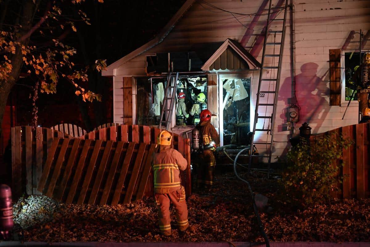 Incendie dans une r&eacute;sidence de Charlesbourg, une quarantaine de pompiers interviennent