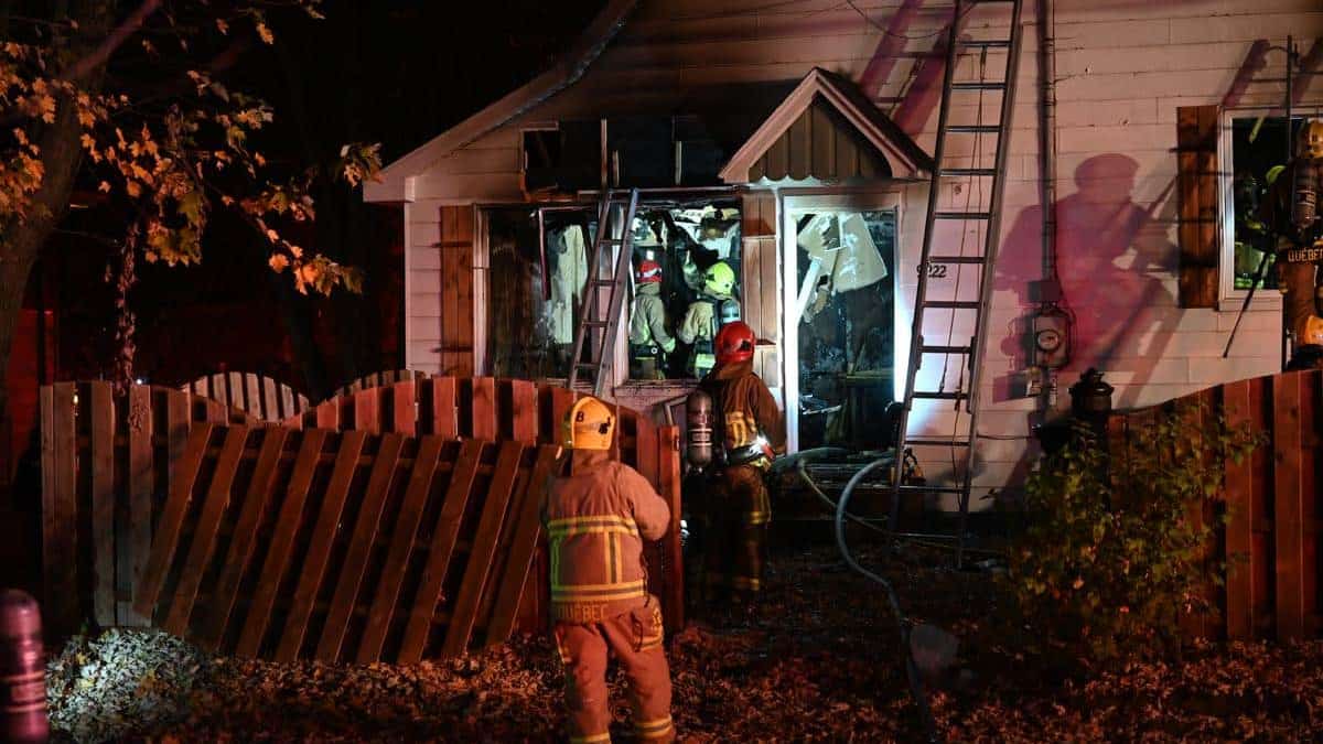 Incendie dans une résidence de Charlesbourg, une quarantaine de pompiers interviennent