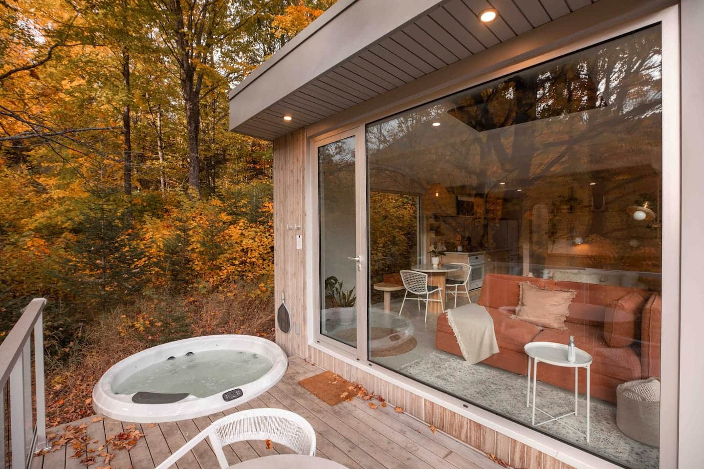 Un chalet scandinave à flanc de montagne avec spa, à louer à SainteBrigittedeLaval Silo 57