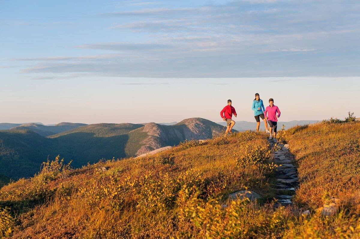 Voici 10 «gros» sentiers de randonnée près de Montréal et Québec | JDM