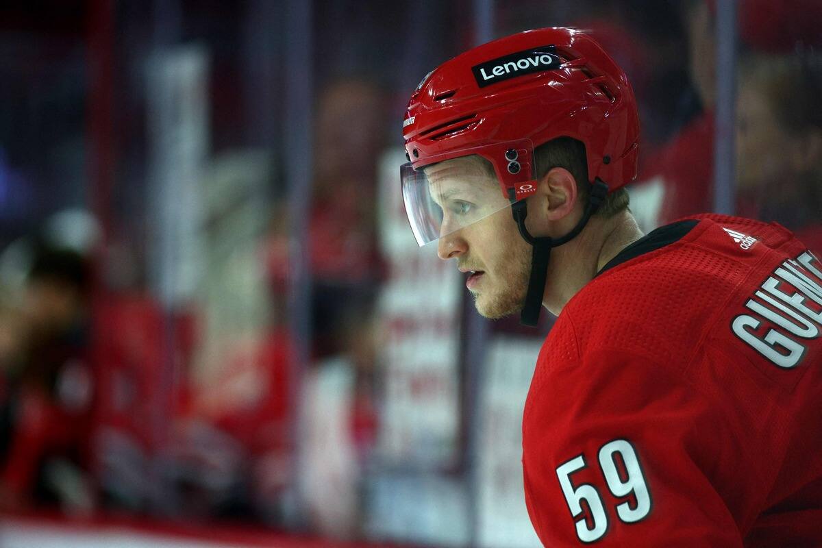 LNH: Jake Guentzel passe au Lightning