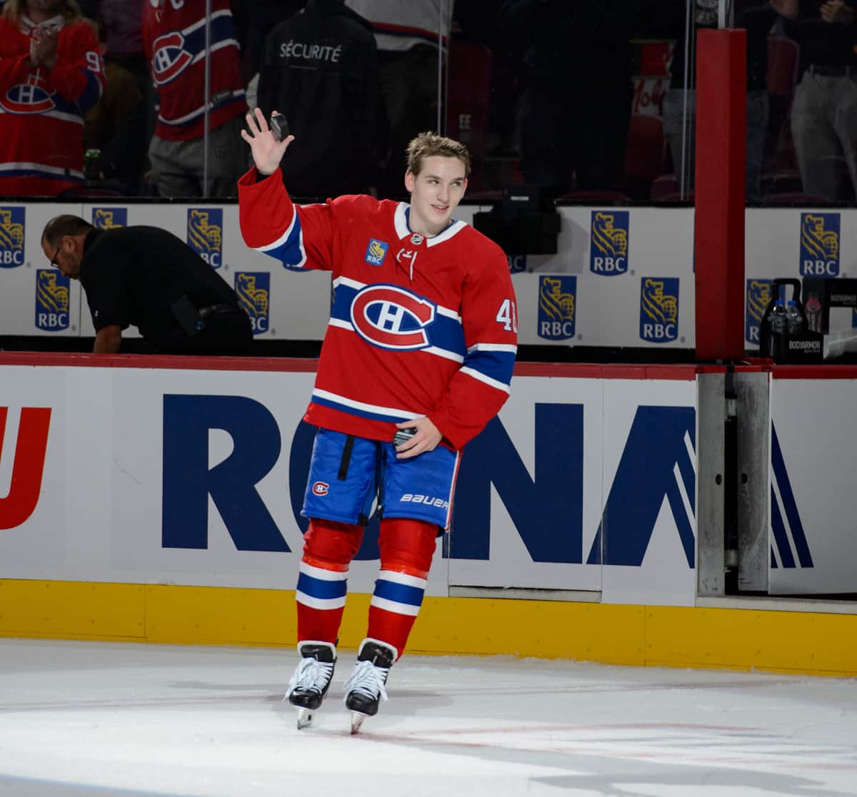 &laquo;J'ai enfin gagn&eacute; avec ce gilet&raquo;: une premi&egrave;re victoire avec le CH pour Lane Hutson