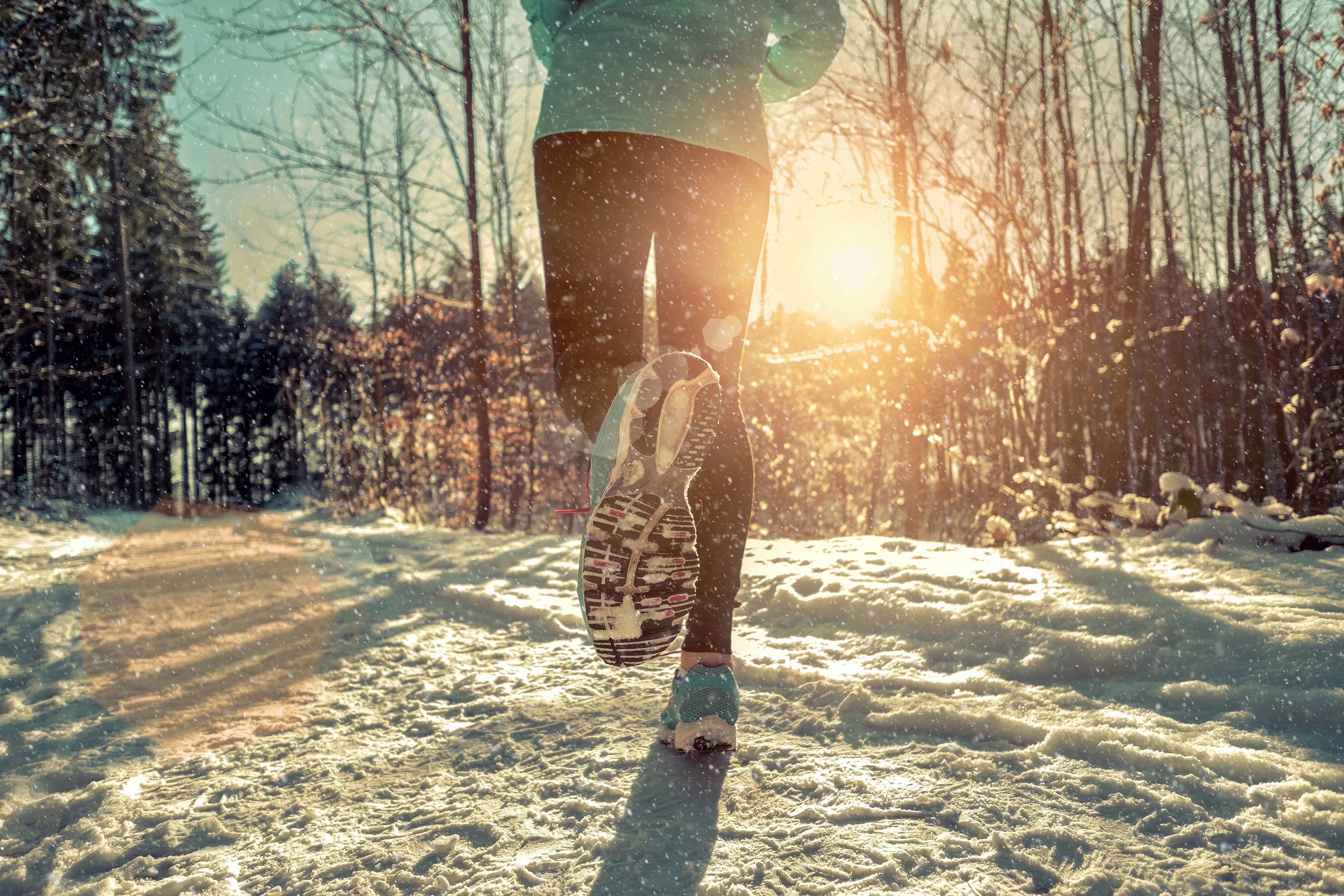 Courir l'hiver : astuces, équipement et bienfaits