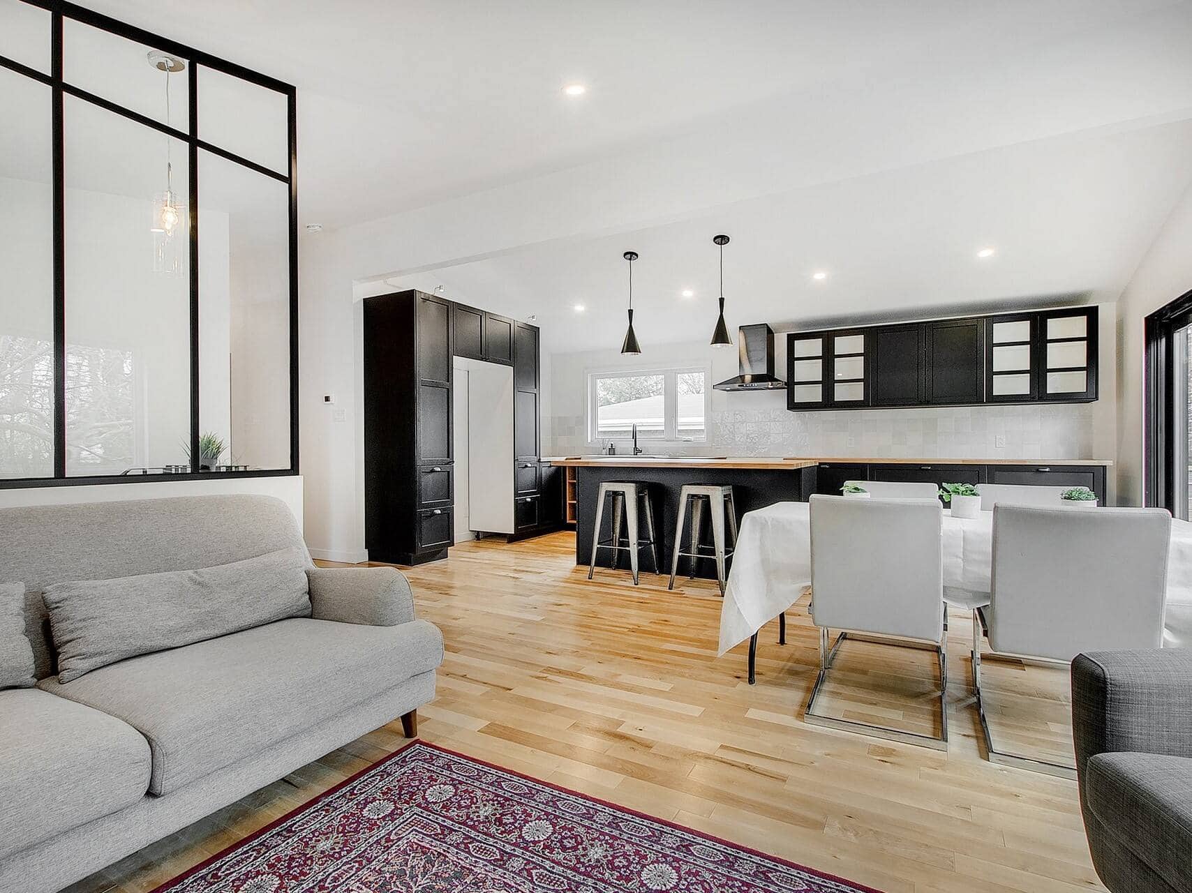 Cette maison rénovée à vendre pour 749 900$ 