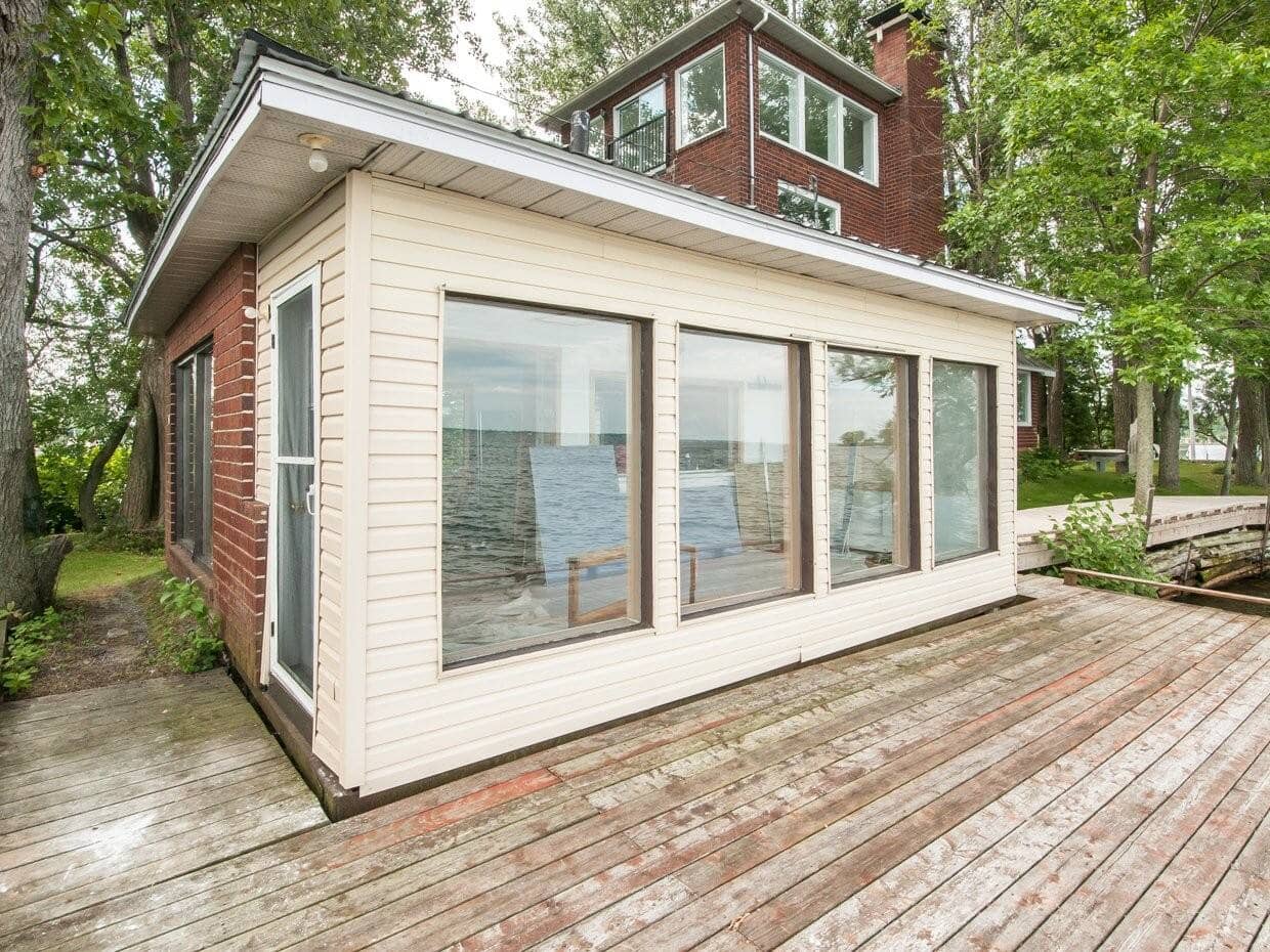 Une île privée du lac SaintFrançois avec maisonchalet à vendre pour