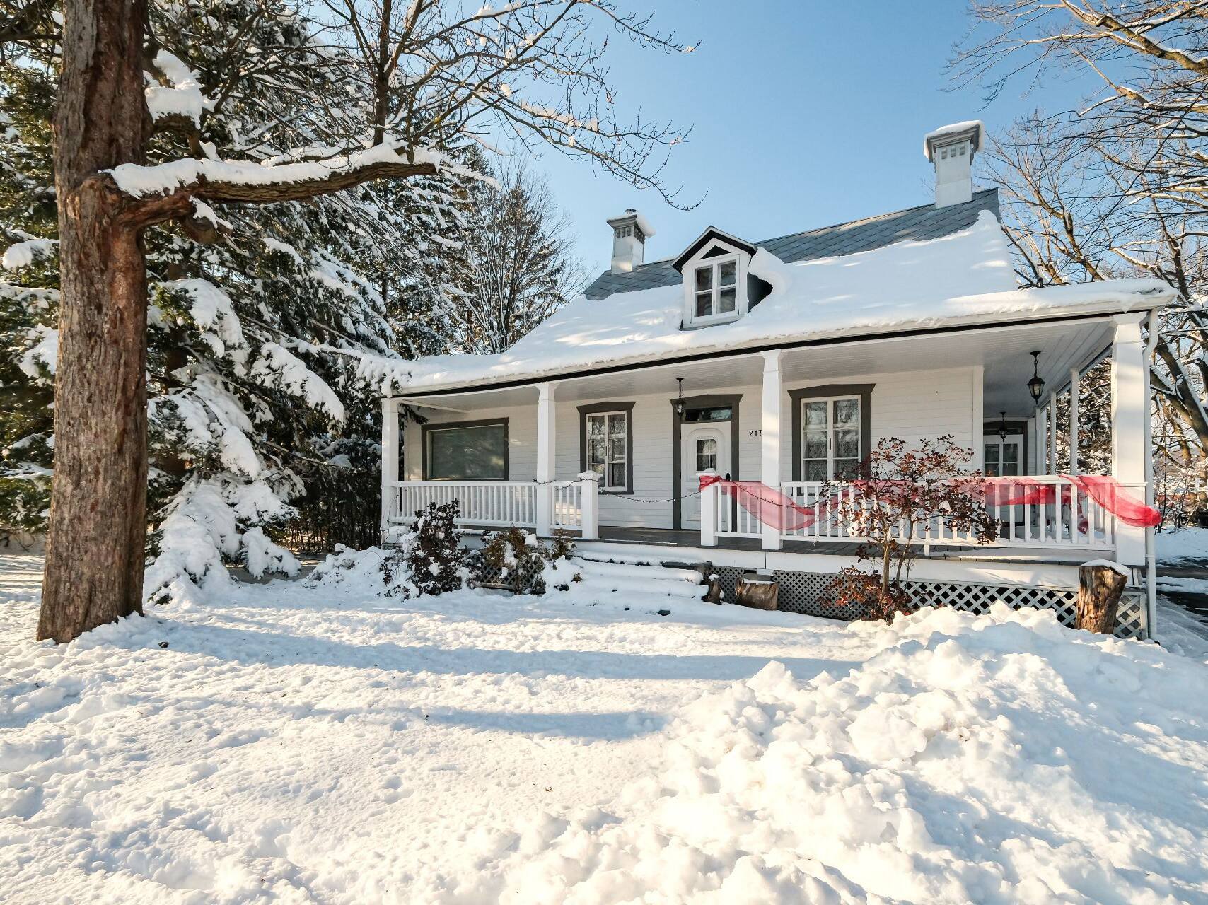 Une magnifique maison centenaire avec piscine creusée à SaintBasilele